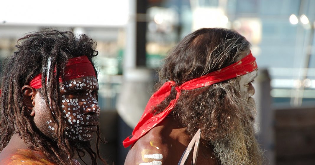 Aborígenes australianos receberão bilhões em compensação pela perda de terra e espiritual em um caso histórico