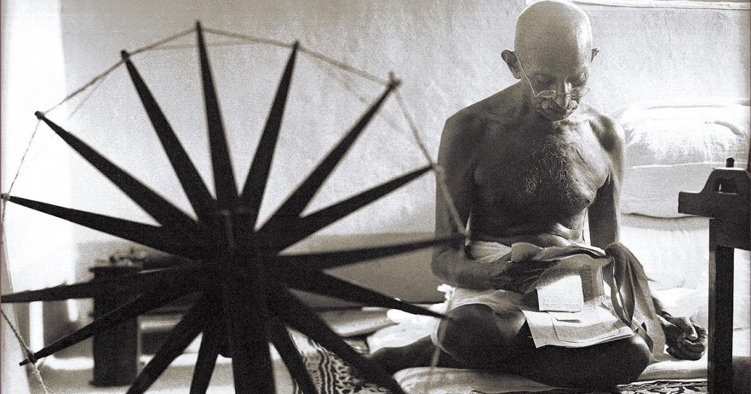 Um homem santo teve um dia para conversar com Deus e lhe disse: – Mahatma Gandhy