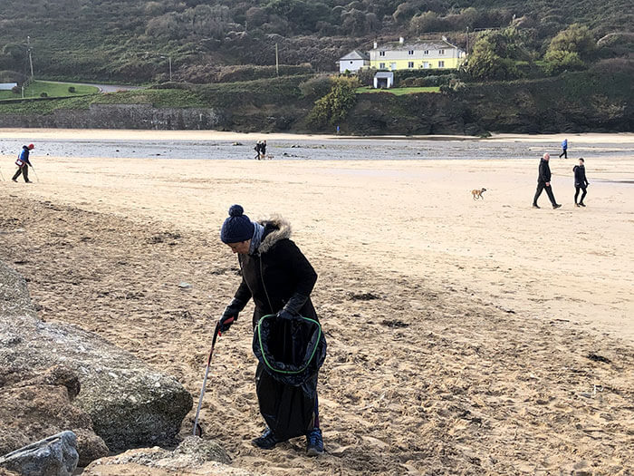 seuamigoguru.com - Vovó de 70 anos limpa 52 praias em um ano depois de assistir a um documentário sobre poluição