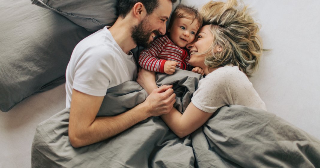 O maior presente que um pai pode dar a seus filhos é amar a sua mãe!