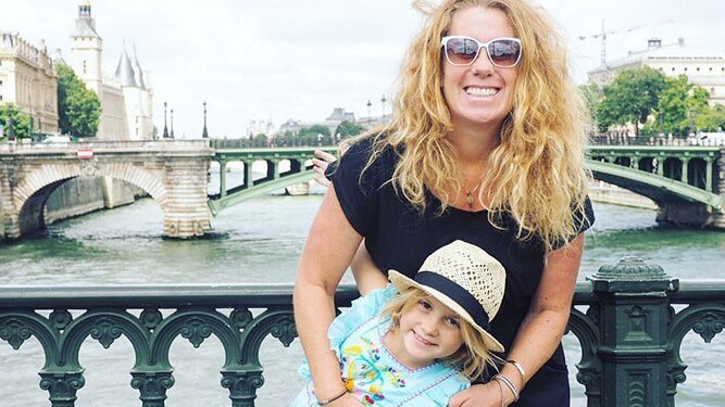Por que essa mãe largou o emprego para viajar pelo mundo com sua filha de 6 anos