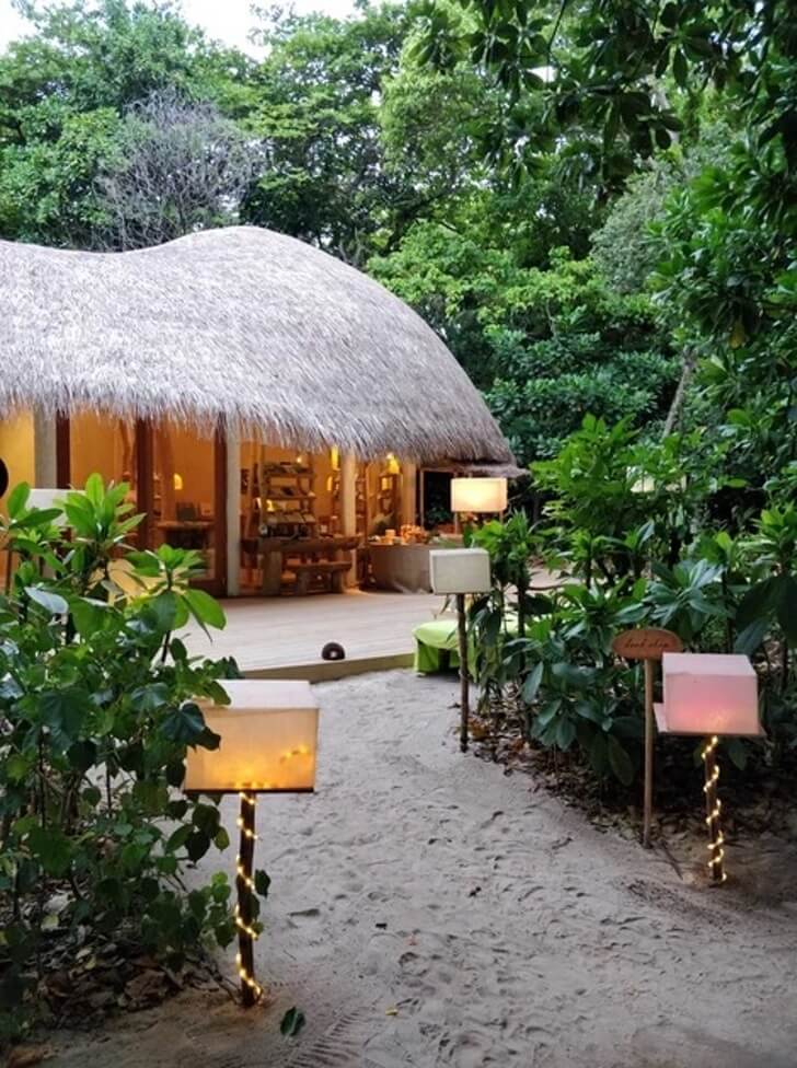 seuamigoguru.com - Um resort nas Maldivas procura um funcionário para sua nova livraria. Essa seria uma verdadeira fuga literária para o paraíso!