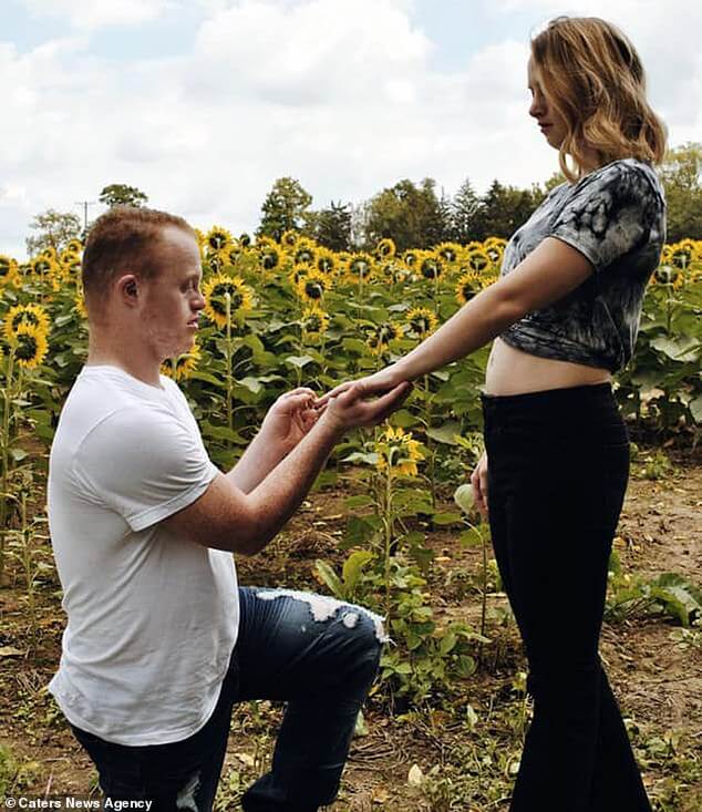 seuamigoguru.com - Casal com síndrome de Down ficam noivos após dois anos de namoro e as fotos do noivado encantam o mundo todo!