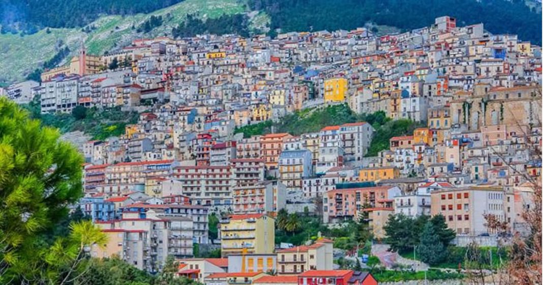 CIDADE ITALIANA DÁ CASAS DE GRAÇA PARA QUEM SE INTERESSAR EM MORAR LÁ