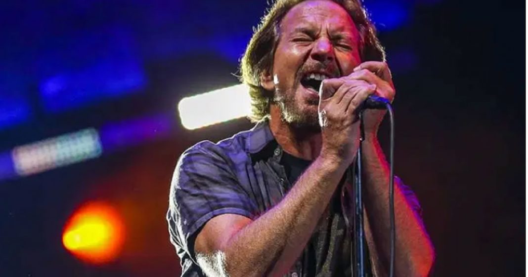 Pearl Jam disponibiliza disco raro ao vivo de 1993 e mais 12 canções natalinas!