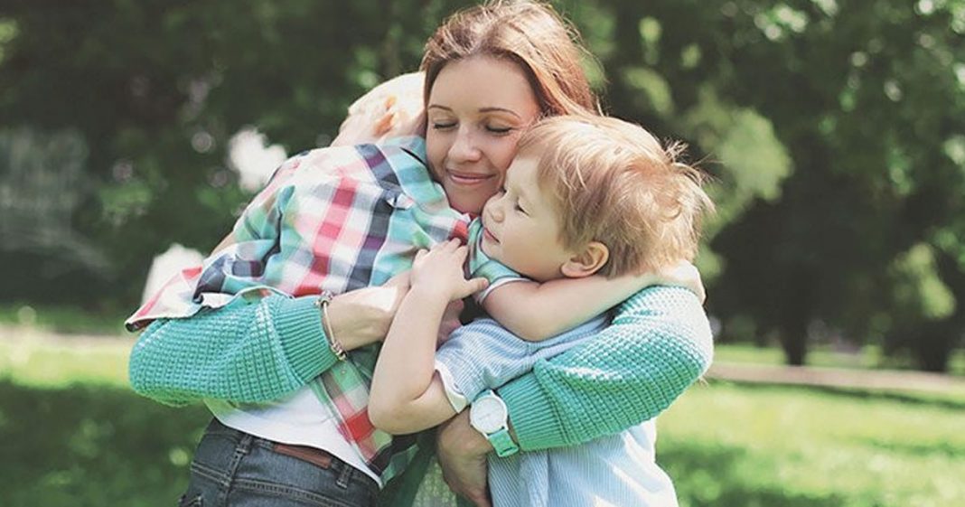 Mães gastam pouco com elas para poder dar o melhor para seus filhos!