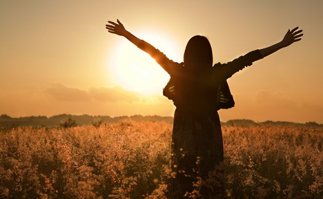 DEUS É A SUA DOSE DIÁRIA DE CURA, E DE PAZ INTERIOR.