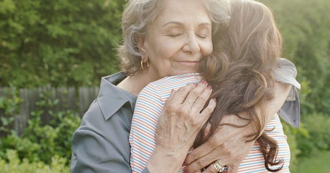 Atitudes valem mais que belas palavras de elogios, mil te amos, mil beijos e mil abraços.