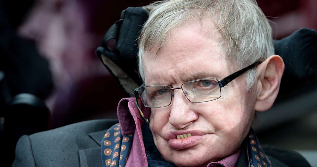Stephen Hawking alertou em 2001 que um vírus mais perigoso que uma guerra atingiria a humanidade