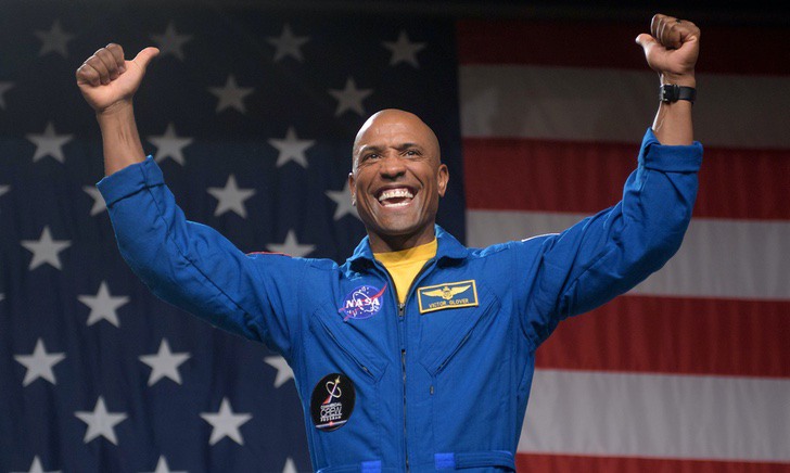 seuamigoguru.com - Victor Glover é o primeiro astronauta negro a viver na Estação Espacial da NASA: "Estou honrado."