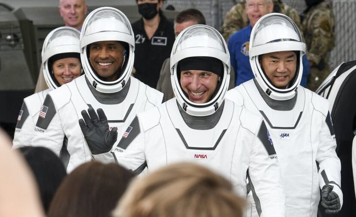 seuamigoguru.com - Victor Glover é o primeiro astronauta negro a viver na Estação Espacial da NASA: "Estou honrado."