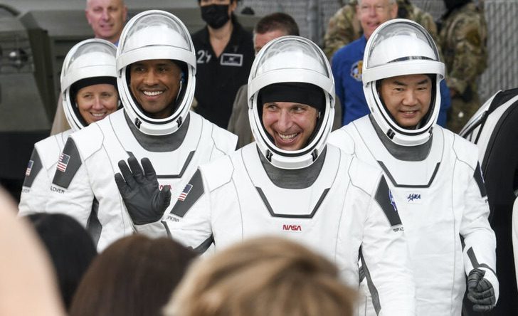 seuamigoguru.com - Victor Glover é o primeiro astronauta negro a viver na Estação Espacial da NASA: "Estou honrado."