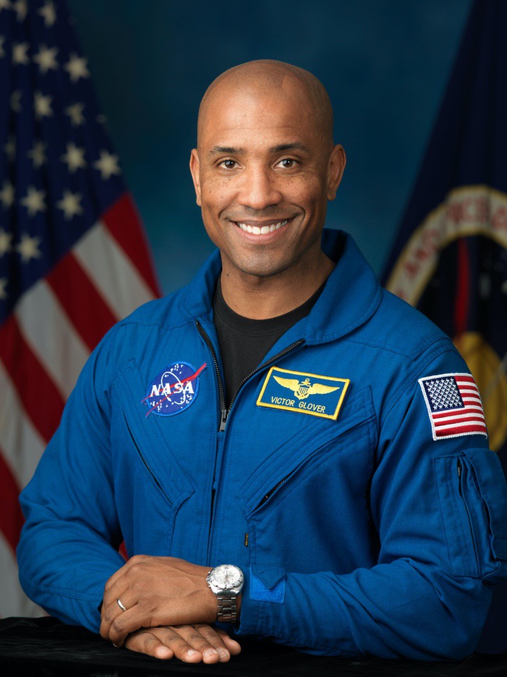 seuamigoguru.com - Victor Glover é o primeiro astronauta negro a viver na Estação Espacial da NASA: "Estou honrado."