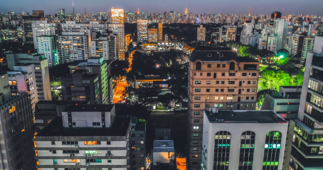 Morar em um bairro barulhento aumenta o risco de desenvolver demência