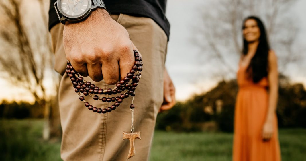 Estudo liga algumas formas de treinamento espiritual ao narcisismo