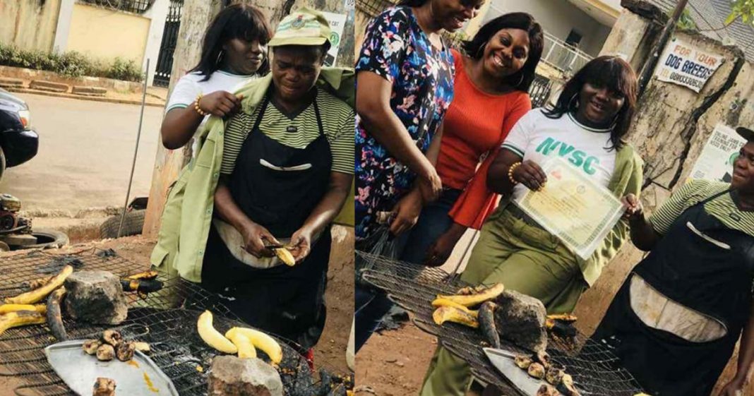 Filha orgulhosa comemora diploma da faculdade com a mãe cozinheira