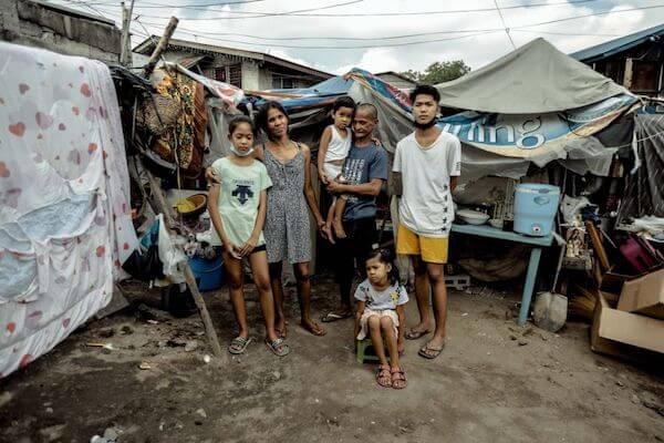 seuamigoguru.com - Juntos há 24 anos, casal sem-teto ganha ensaio fotográfico surpresa