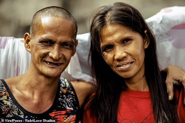 seuamigoguru.com - Juntos há 24 anos, casal sem-teto ganha ensaio fotográfico surpresa