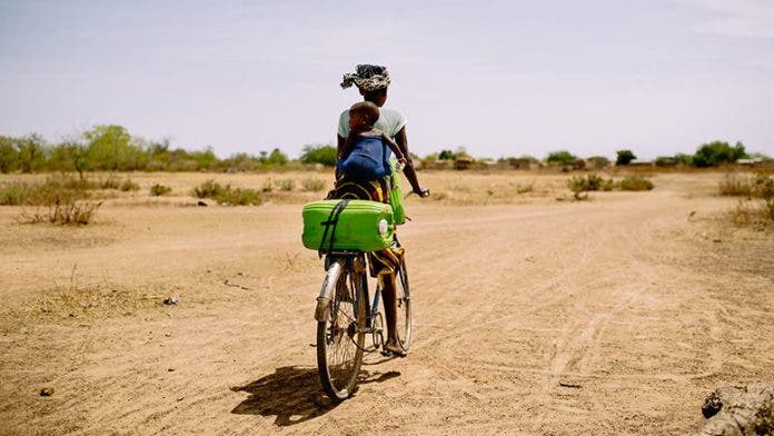 seuamigoguru.com - Creches móveis estão transformando a vida de mulheres e crianças na África.