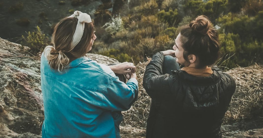 CONVERSEM SOBRE TUDO! SILÊNCIOS SÃO PEDRAS QUE SE TORNAM MUROS E MUROS SEPARAM PESSOAS.