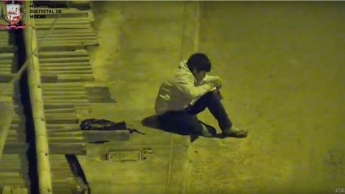 menino-estudando-na-rua