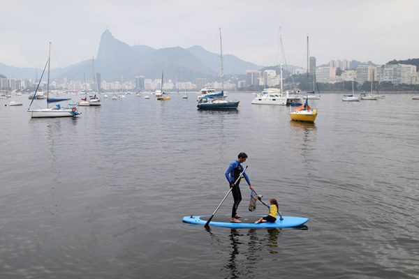 seuamigoguru.com - Aos 4 anos, mais jovem ambientalista ganha prêmio por ajudar a limpar praias no RJ