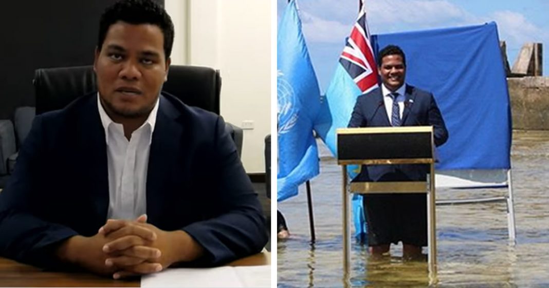 Ministro faz discurso na água e alerta o mundo sobre o aquecimento global. “Nossa ilha vai desaparecer”.
