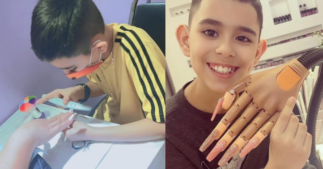 Menino de 9 anos trabalha colocando unhas postiças para pagar operação do irmão