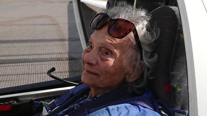 seuamigoguru.com - Aos 99 anos, ex-pilota de guerra, volta a voar para arrecadar dinheiro aos veteranos