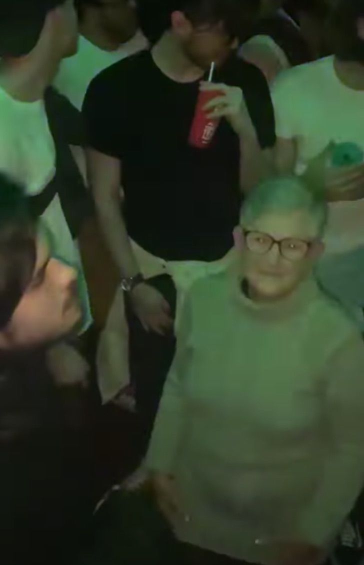 seuamigoguru.com - Avó de 74 anos dança com os netos até de madrugada: "Gosto de me divertir"