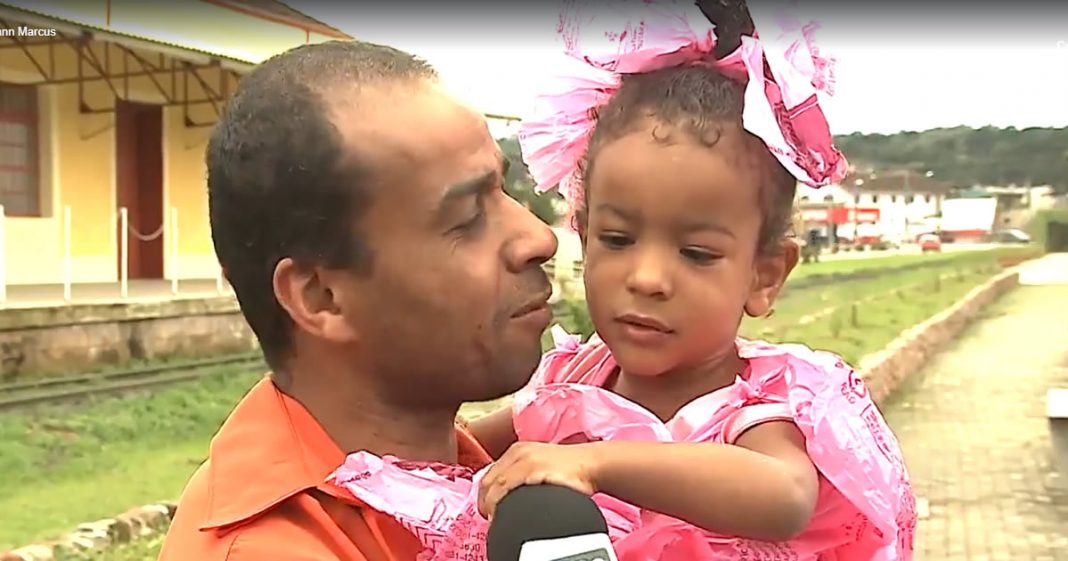 Sem dinheiro, pai usa sacolas de mercado e cria fantasia de princesa para filha ir a festa