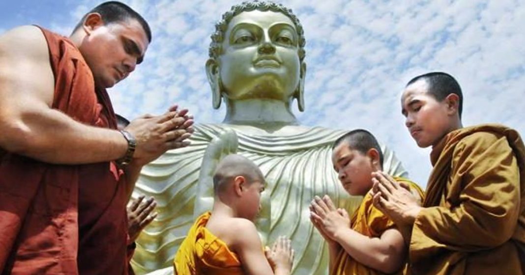 “Existe Deus?” Perguntou o homem a Buda