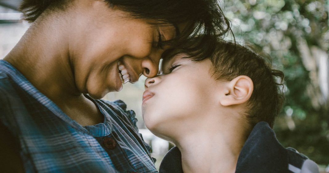 Mulher cancela o casamento porque noivo não queria morar com o seu filho.