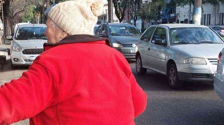 seuamigoguru.com - Avó lança livro aos 76 anos e vende seus escritos na rua. "Sempre gostei de escrever".