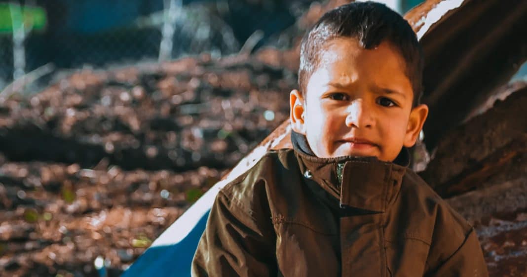 Pare de dizer “ESTÁ TUDO BEM” para o seu filho quando não está