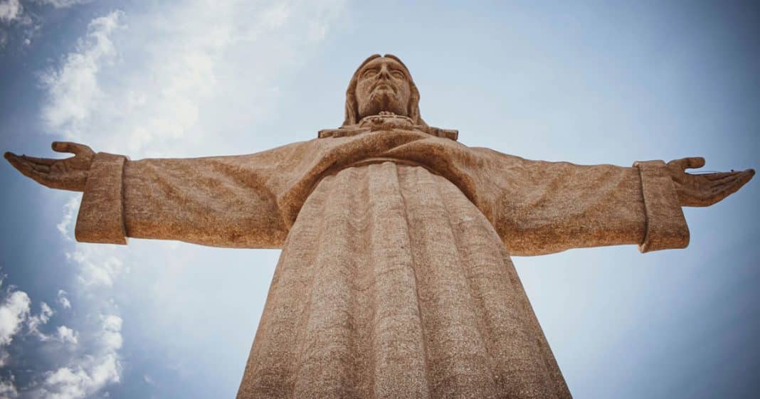 Deus está dizendo: “Se levante e caminhe! A vitória virá!”